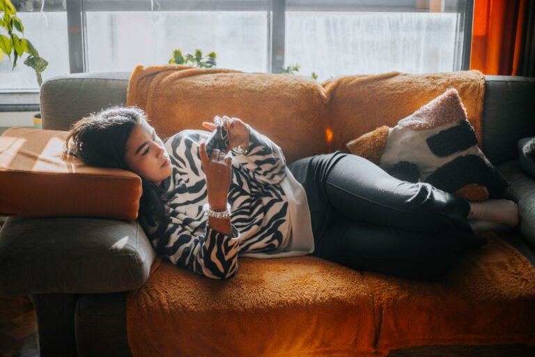 juventud y anhelo en estilo retro