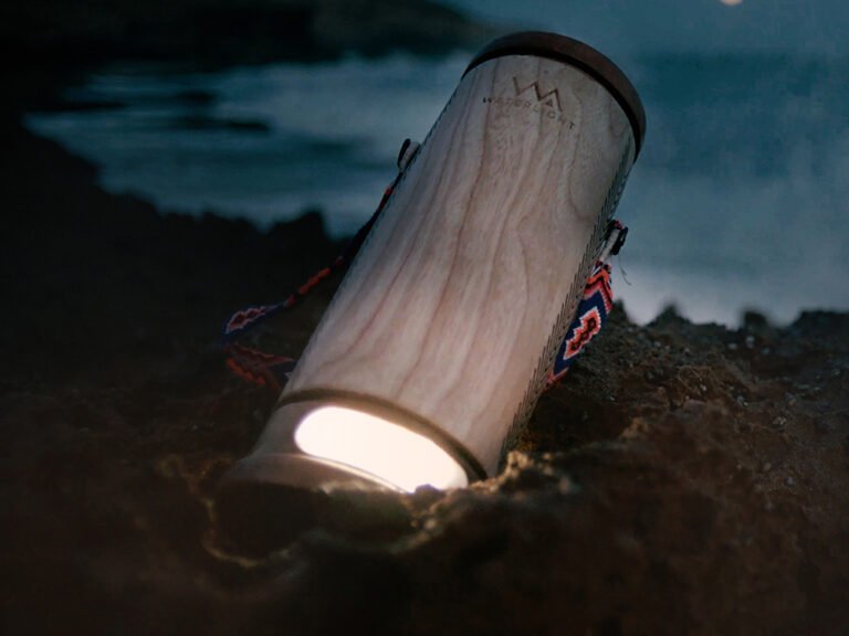 lampara de agua y sal iluminada