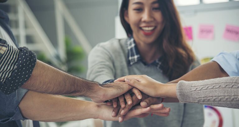 Un líder nace o se hace: cuál es la verdadera respuesta 2 lideres en accion inspirando a otros