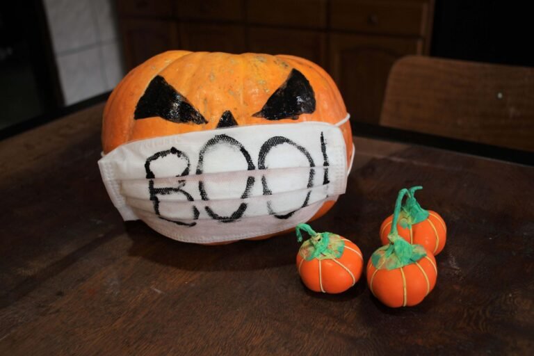 Cómo hacer una máscara de Lock del extraño mundo de Jack 12 mascara de calabaza de halloween creativa