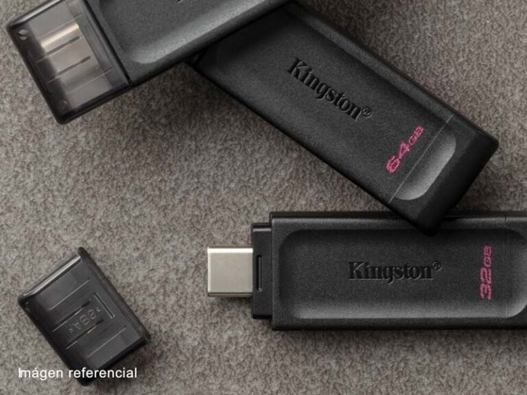 memoria usb tipo c en una mesa
