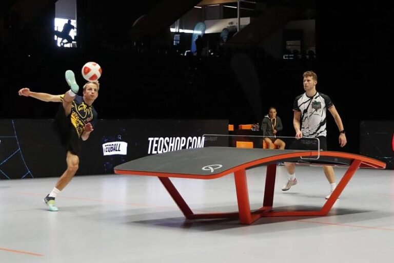 mesa de ping pong en un entorno deportivo