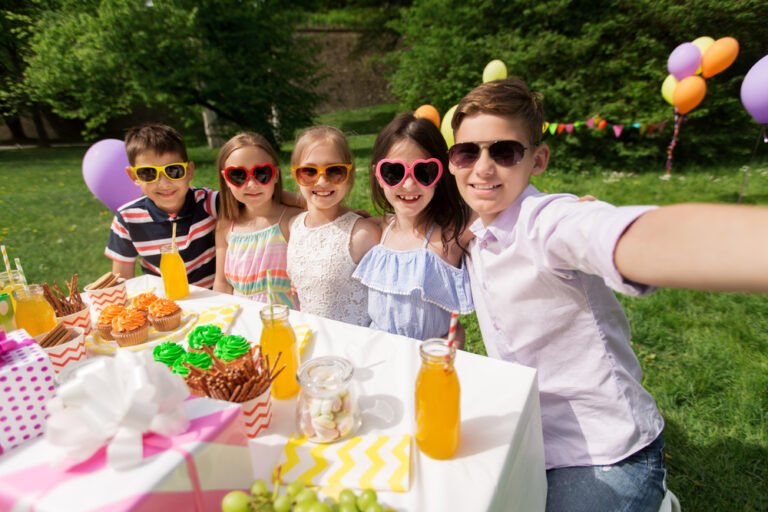 momentos de celebracion y amistad en familia