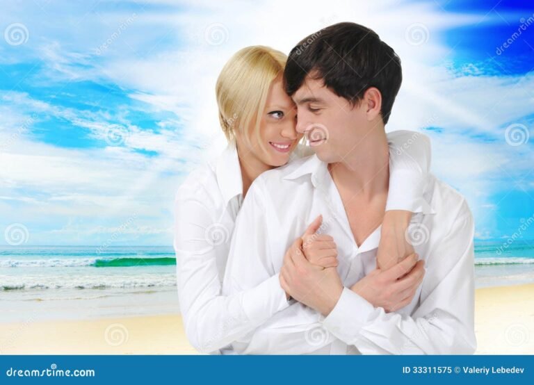 momentos felices en una playa soleada