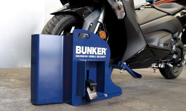 Cómo puedo comprobar si una moto tiene reporte de robo en México 13 moto estacionada con candado de seguridad