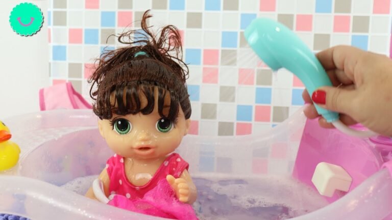 Cómo funciona la muñeca Baby Alive que va al baño 25 muneca baby alive en el bano jugando