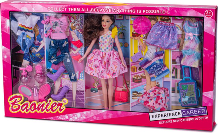 munecas con accesorios en boutique infantil