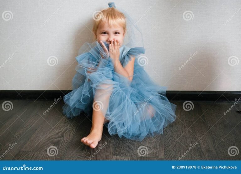 Cómo elegir el mejor tutu azul rey para niñas 2 nina feliz con tutu azul rey