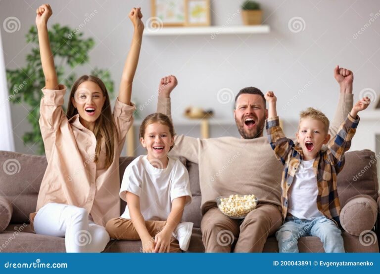 ninos emocionados en concierto familiar