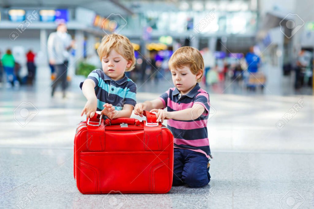 Necesito una autorización para que mis hijos viajen sin sus padres