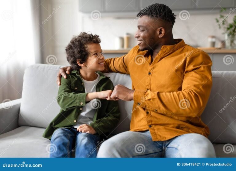 Cómo hacer que mi papá se sienta especial en el Día del Padre 12 padre e hijo compartiendo un momento especial