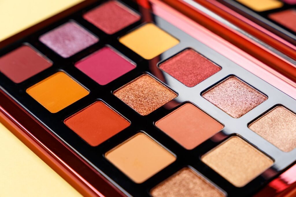 Qué características y tonos tiene la paleta de sombras Paris Hilton 5 Qué características y tonos tiene la paleta de sombras Paris Hilton