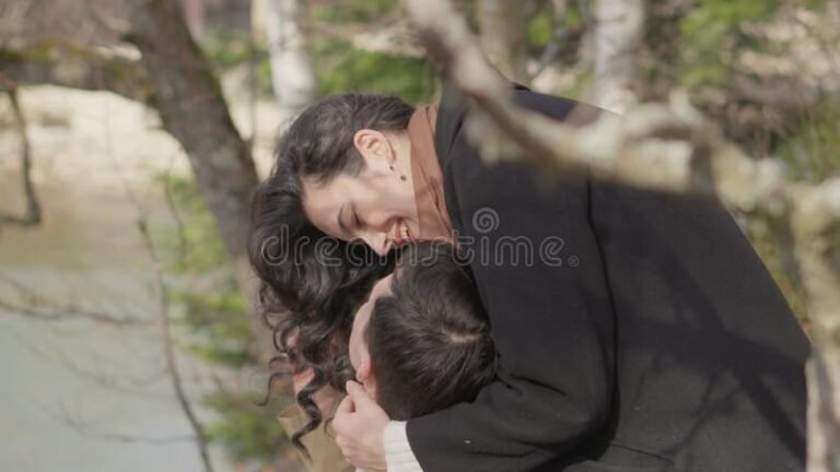 Qué Código Sagrado Se Puede Usar Para Reconciliar Parejas 30 pareja en armonia bajo un arbol