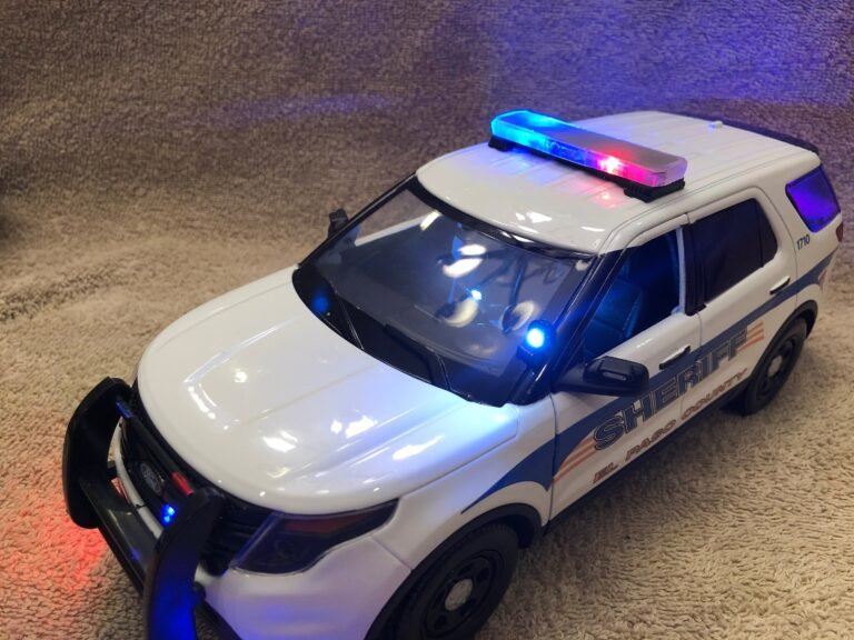 Dónde comprar patrullas a escala que tengan luces funcionales 17 patrullas a escala con luces encendidas
