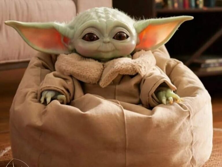 Dónde comprar el peluche Mattel de Baby Yoda de Star Wars 28 peluche de baby yoda en un entorno acogedor