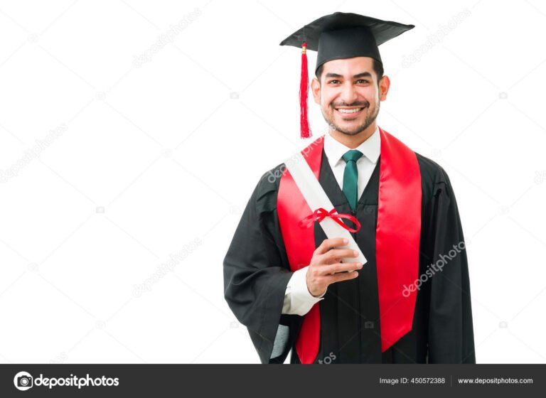 Cómo puedo obtener un título profesional por experiencia laboral en México 1 persona recibiendo un diploma en ceremonia