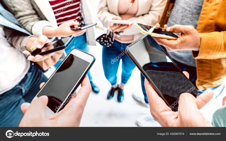 Cómo puedo configurar mi dispositivo usando el comando "Ok Google" 15 persona usando un dispositivo inteligente