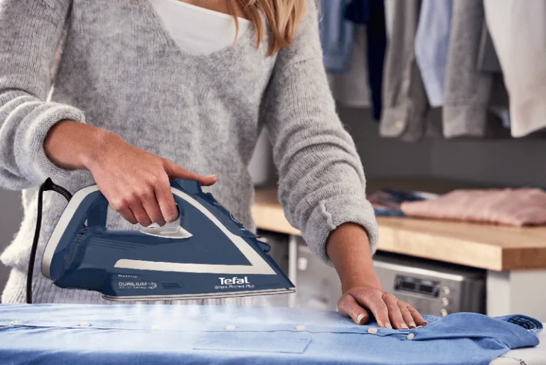 plancha a vapor tefal en uso