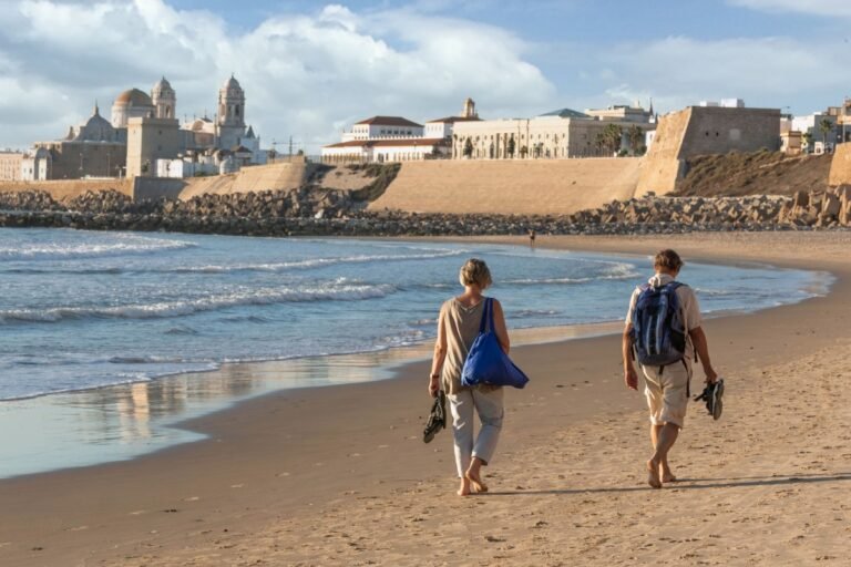 playa santa maria con paisaje y actividades