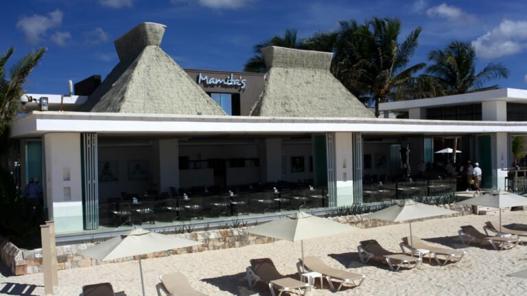 playas y servicios de mamitas beach club