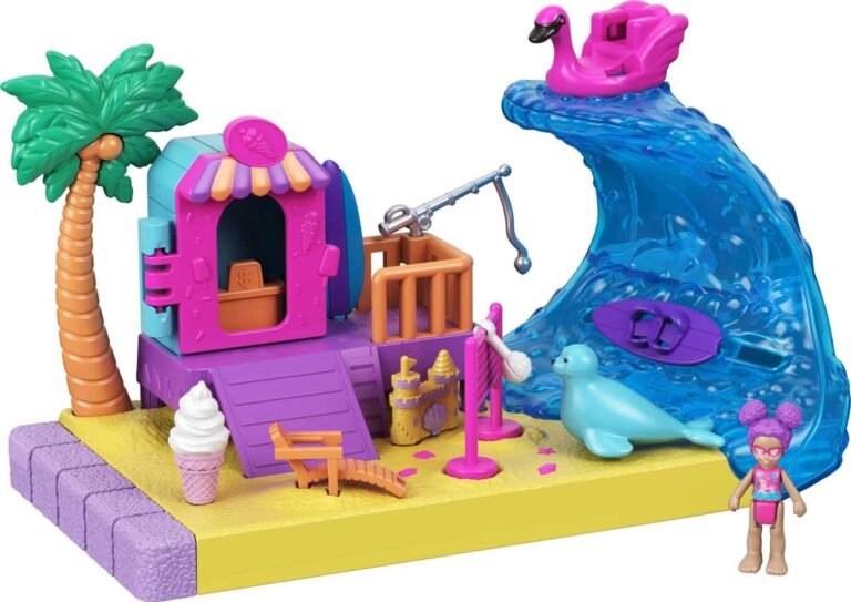 polly pocket con mascotas en un entorno divertido