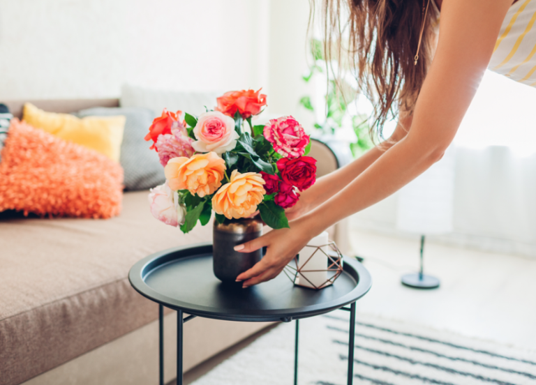 Cómo encontrar flores a domicilio baratas en CDMX 13 ramo de flores coloridas en una casa