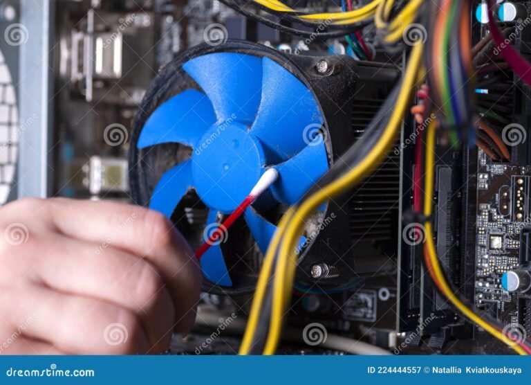 Cómo puedo identificar y reemplazar la tarjeta electrónica de mi refrigerador LG 6 refrigerador abierto mostrando tarjeta electronica expuesta