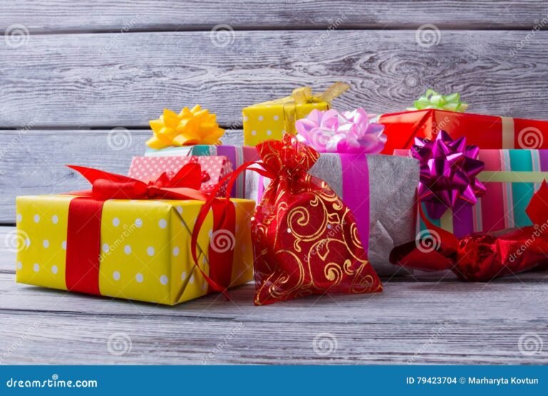 regalo envuelto con fondo colorido