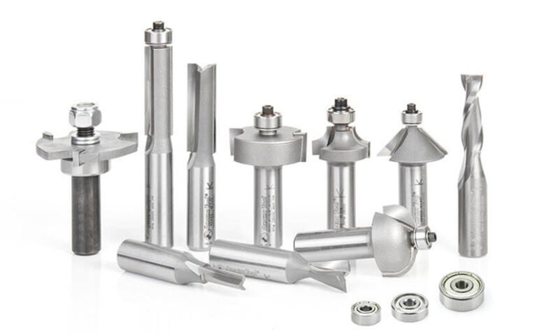 router bit en accion sobre madera