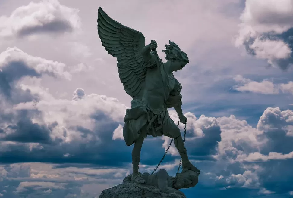 Cuál es la poderosa oración a San Miguel Arcángel para protección