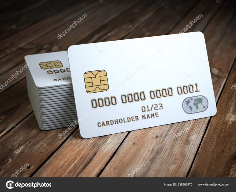 tarjetas de credito sobre fondo de madera