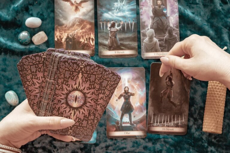 tarot en manos de un lector experimentado