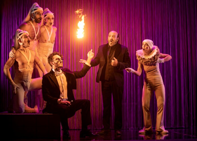 Dónde puedo comprar boletos para obras de teatro en mi ciudad 15 teatro con publico disfrutando de una funcion