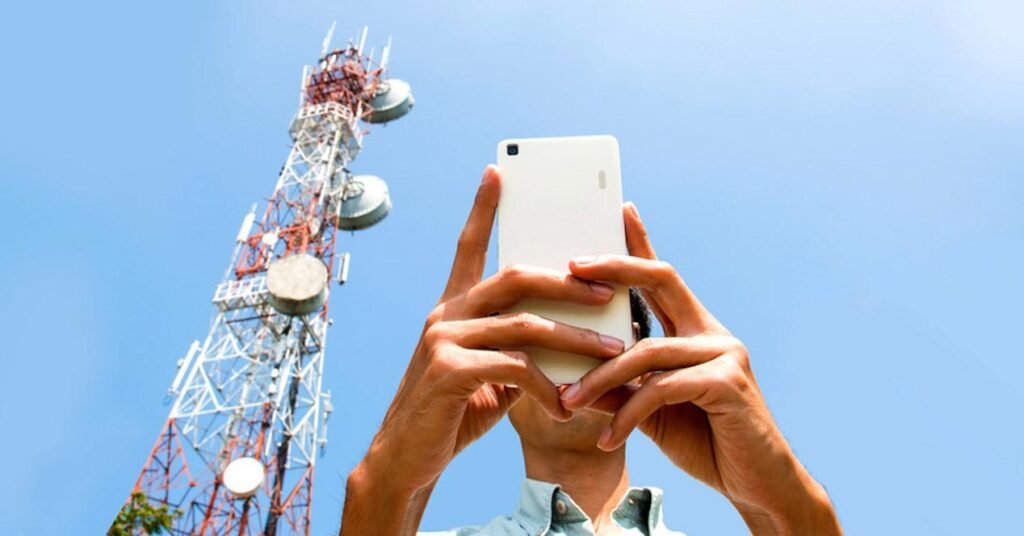 Cómo puedo contactar el teléfono de Izzi para reportar fallas 1 telefono movil con senal de cobertura
