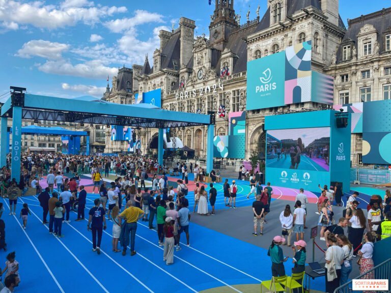 tenis con plataforma en un entorno festivo