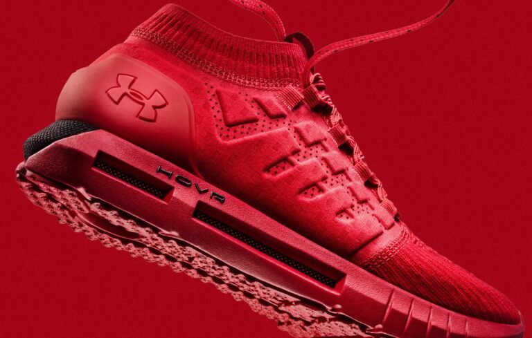 tenis under armour hovr phantom en accion
