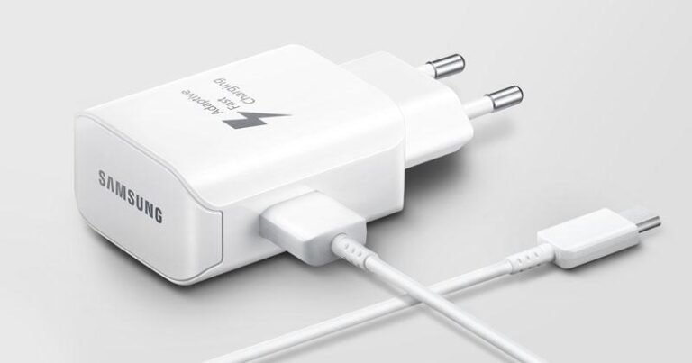 turbo cargador samsung tipo c sobre fondo blanco