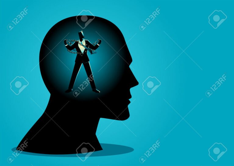 un hombre rompiendo cadenas simbolicas