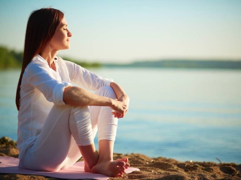 En qué consiste realmente el arte de que te importe un carajo 6 una persona relajada disfrutando de la vida