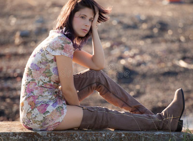 Cómo combinar un vestido tipo suéter con botas para lucir increíble 5 Cómo combinar un vestido tipo suéter con botas para lucir increíble