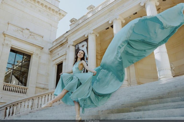 vestidos largos elegantes en ambiente parisino