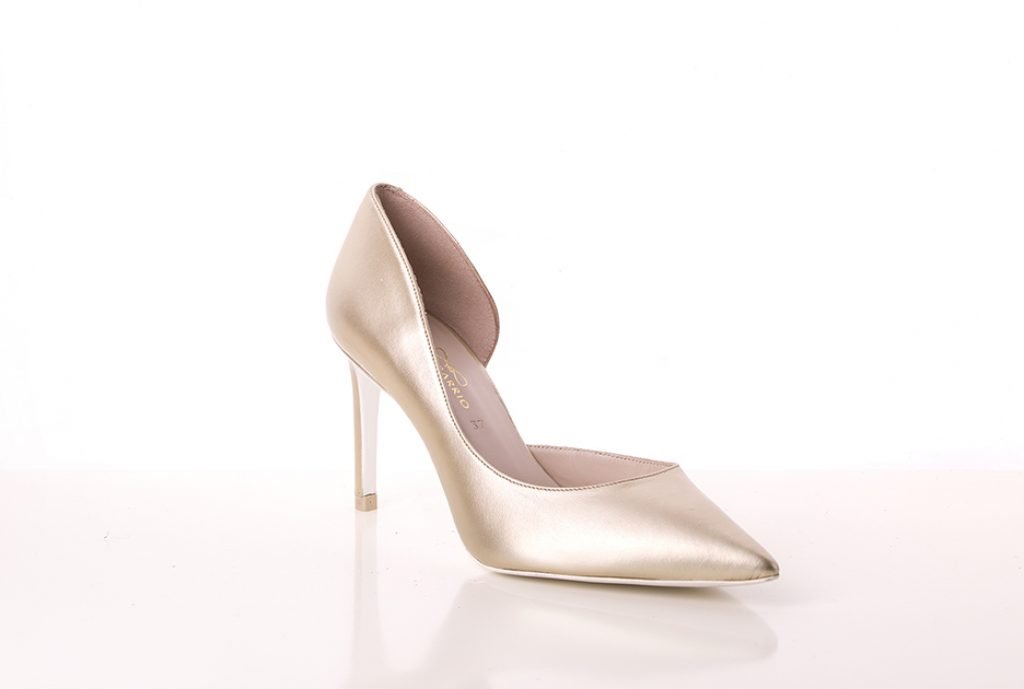 Dónde encontrar zapatillas para boda que pidan dinero de regalo 1 zapatillas elegantes para boda sobre fondo neutro