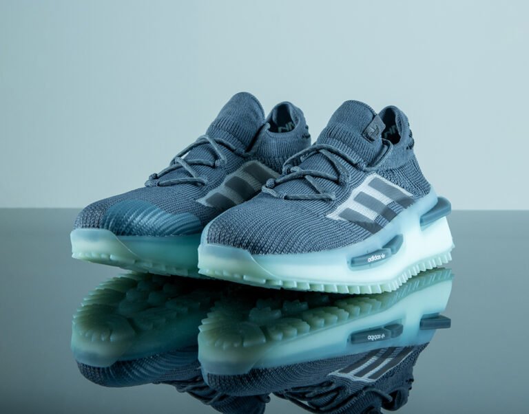 Dónde comprar las Nike Air Mag inspiradas en Volver al Futuro 22 zapatillas futuristas en un entorno urbano