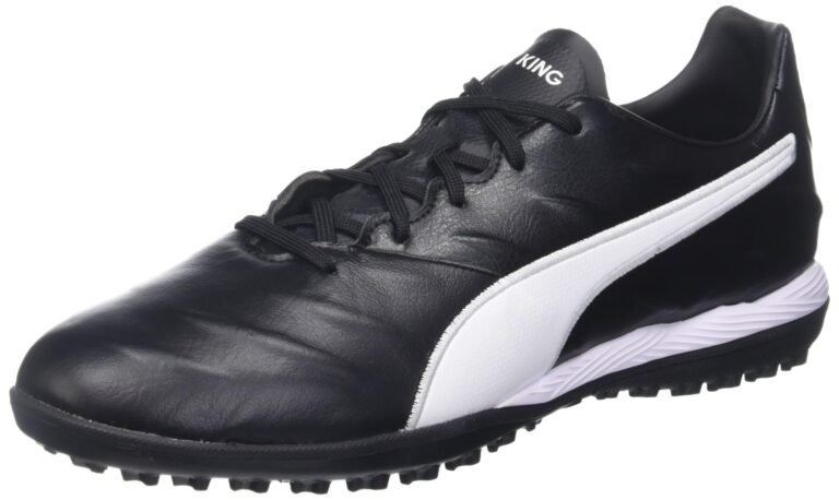 zapatos de futbol puma king en accion
